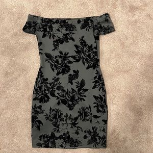 Off the shoulder dress // Windsor